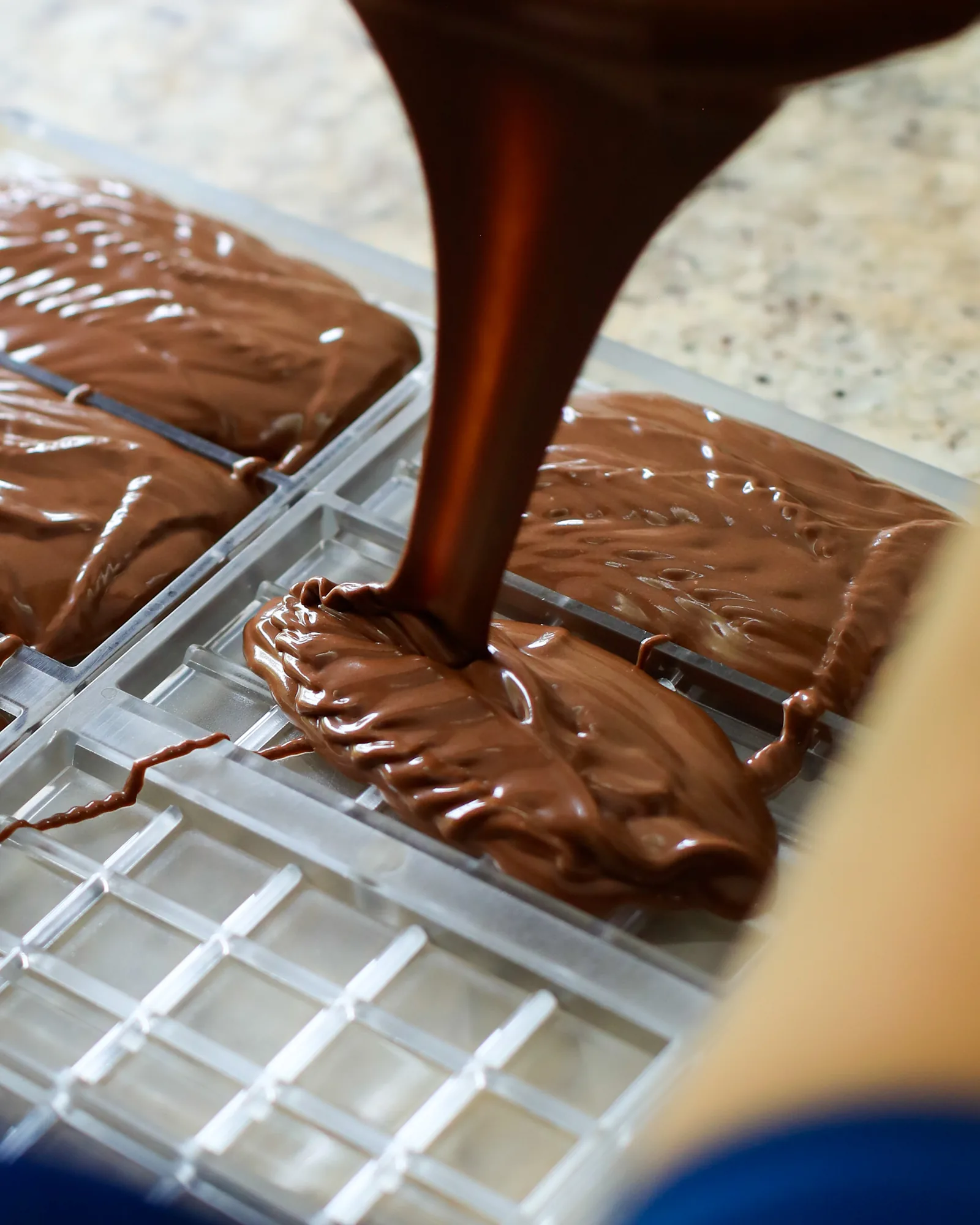 Warm chocolate into the mold