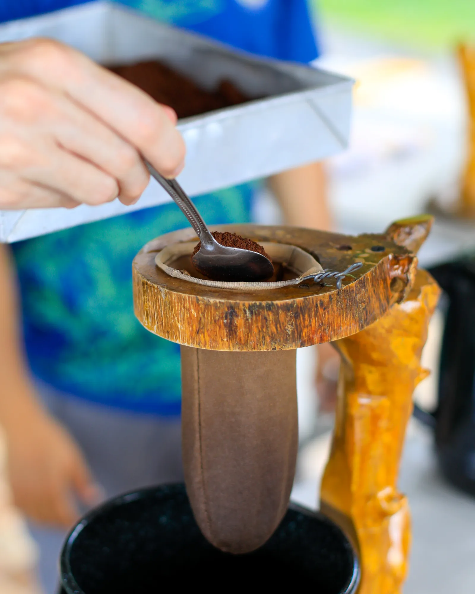 Grinding cacao by hand